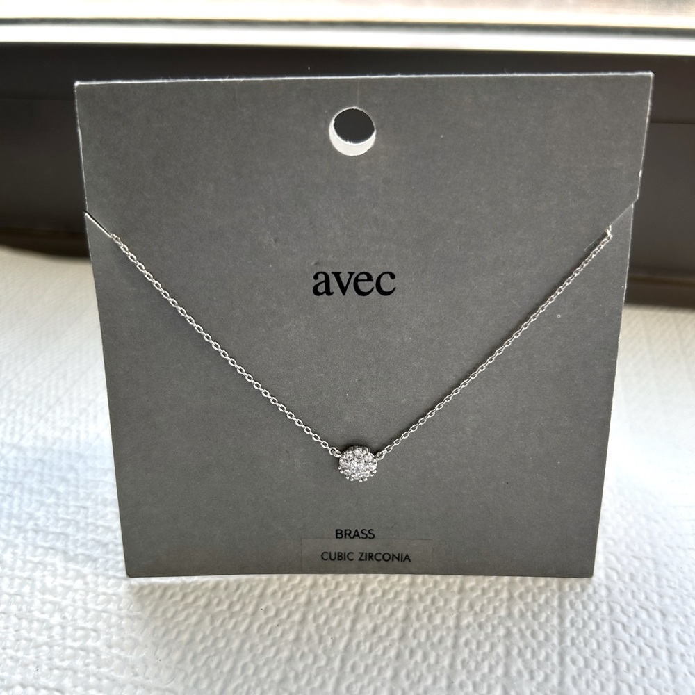 New avec Silver Plated Cubic Zirconia Necklace